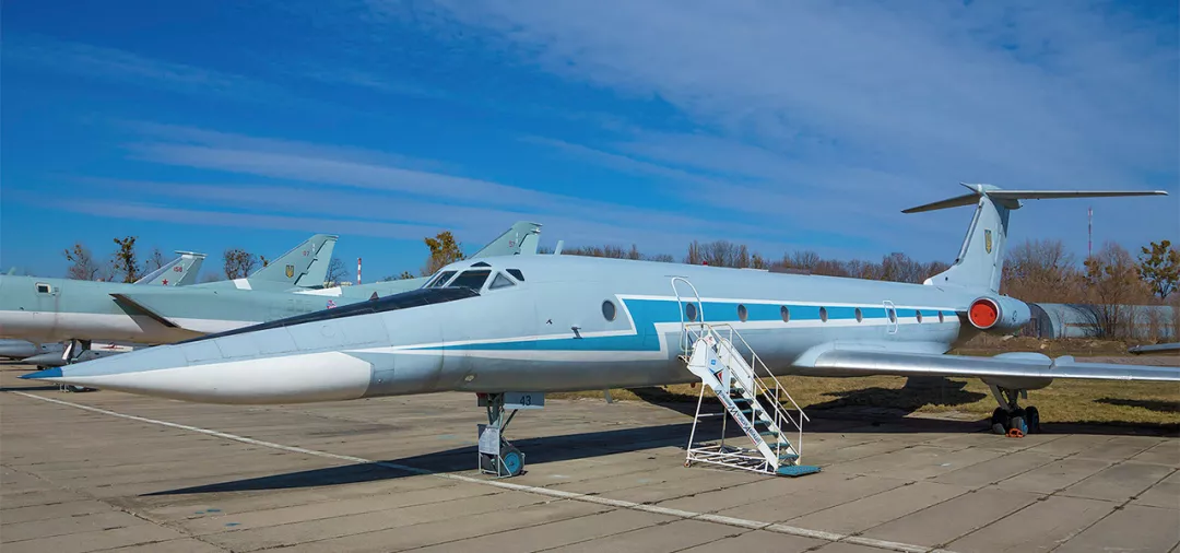 他們用的高級教練機改造自客機或者運輸機,例如俄羅斯空軍的圖-134ubl