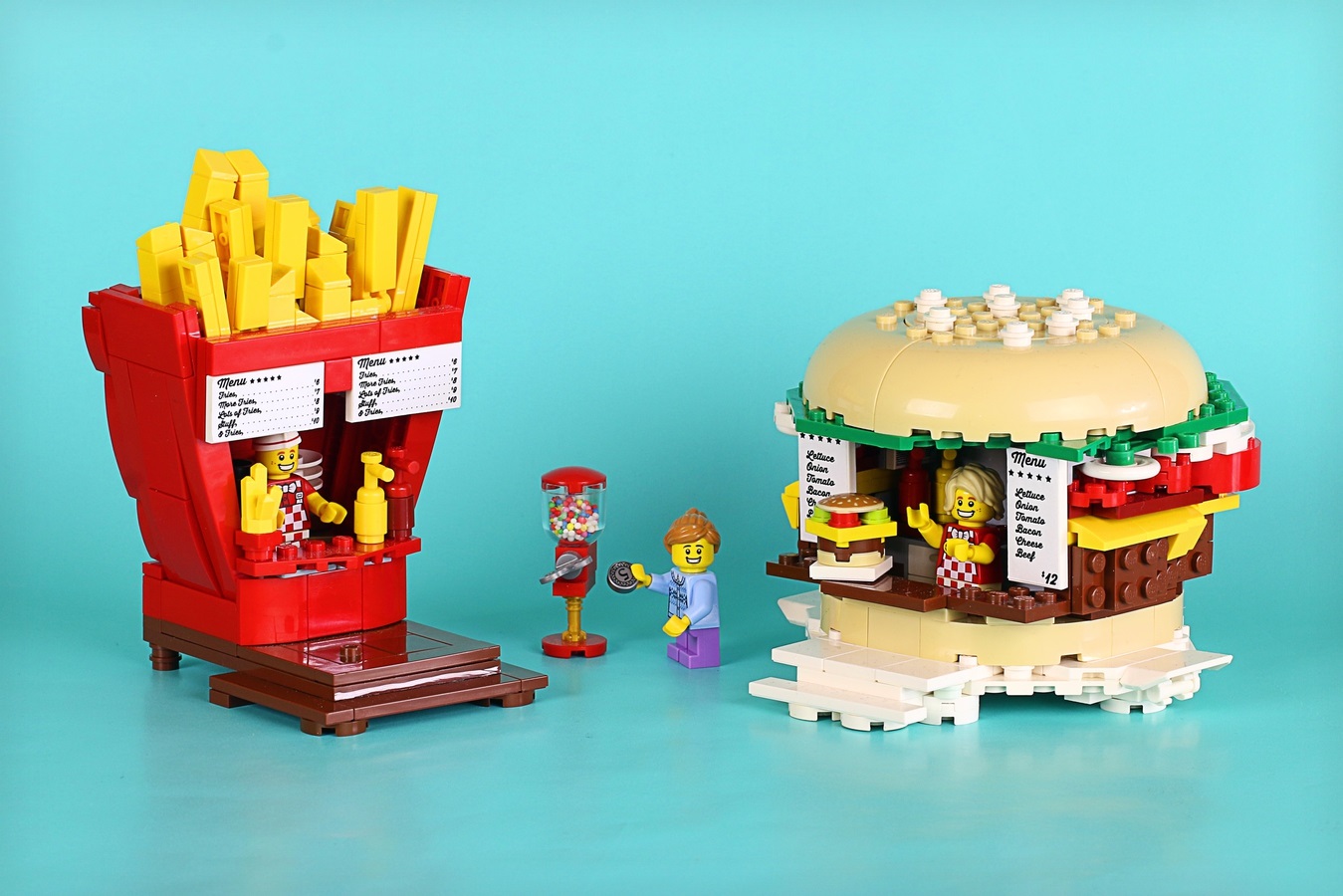 用乐高搭建的美食街,将出售的食物变成小吃摊