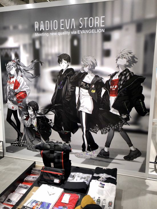 东京涩谷radioeva商店今日开业新世纪福音战士与fila联名版服装同期