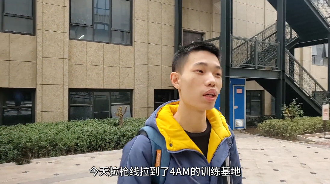 和平精英4am集体模仿鲨鱼表情包难度史上最高队员笑出声