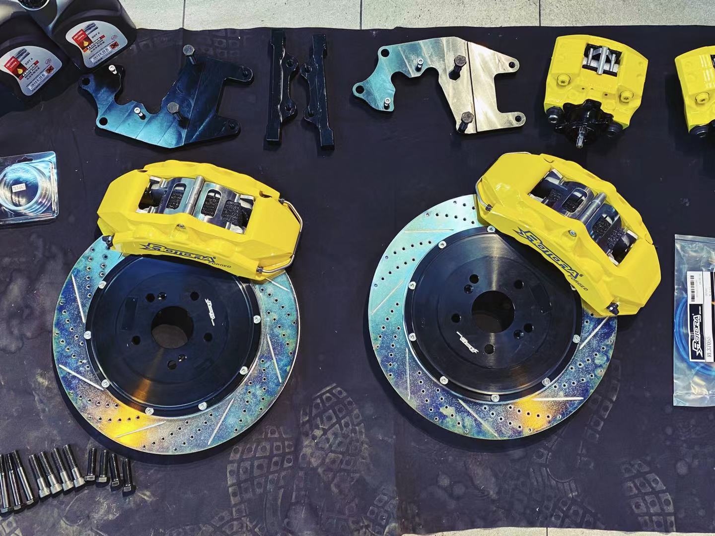 74370x25mm线孔盘;74电子驻车双卡钳配置(后轮);74大四活塞卡钳