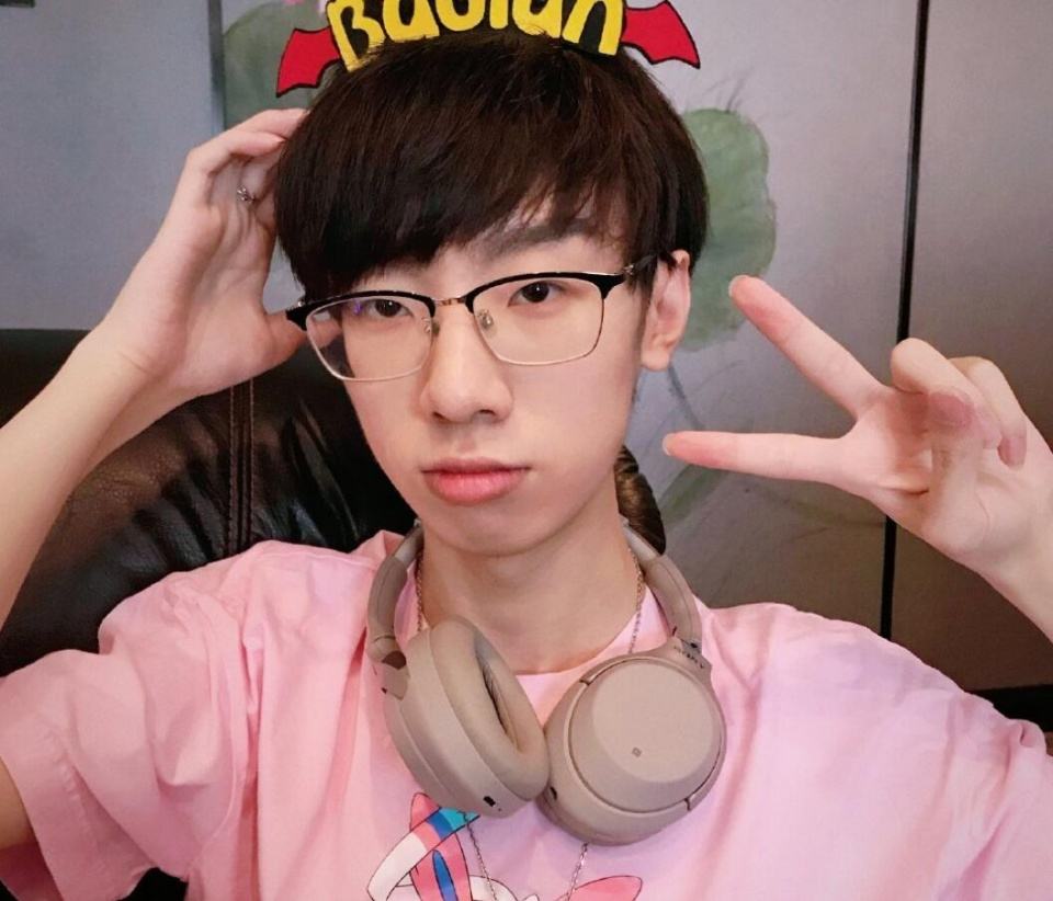 ig苏小落比赛后只带宝蓝不带队员引众怒亲自回应却又被质疑甩锅