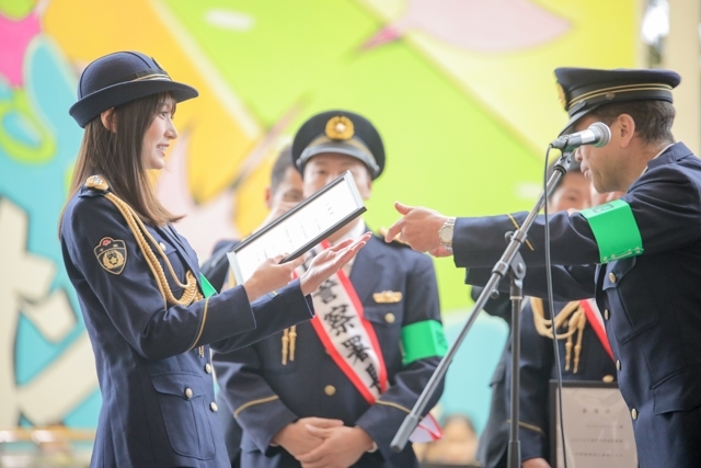 千叶县千叶西警察署担任一日署长的似鸟沙也加似鸟沙也加