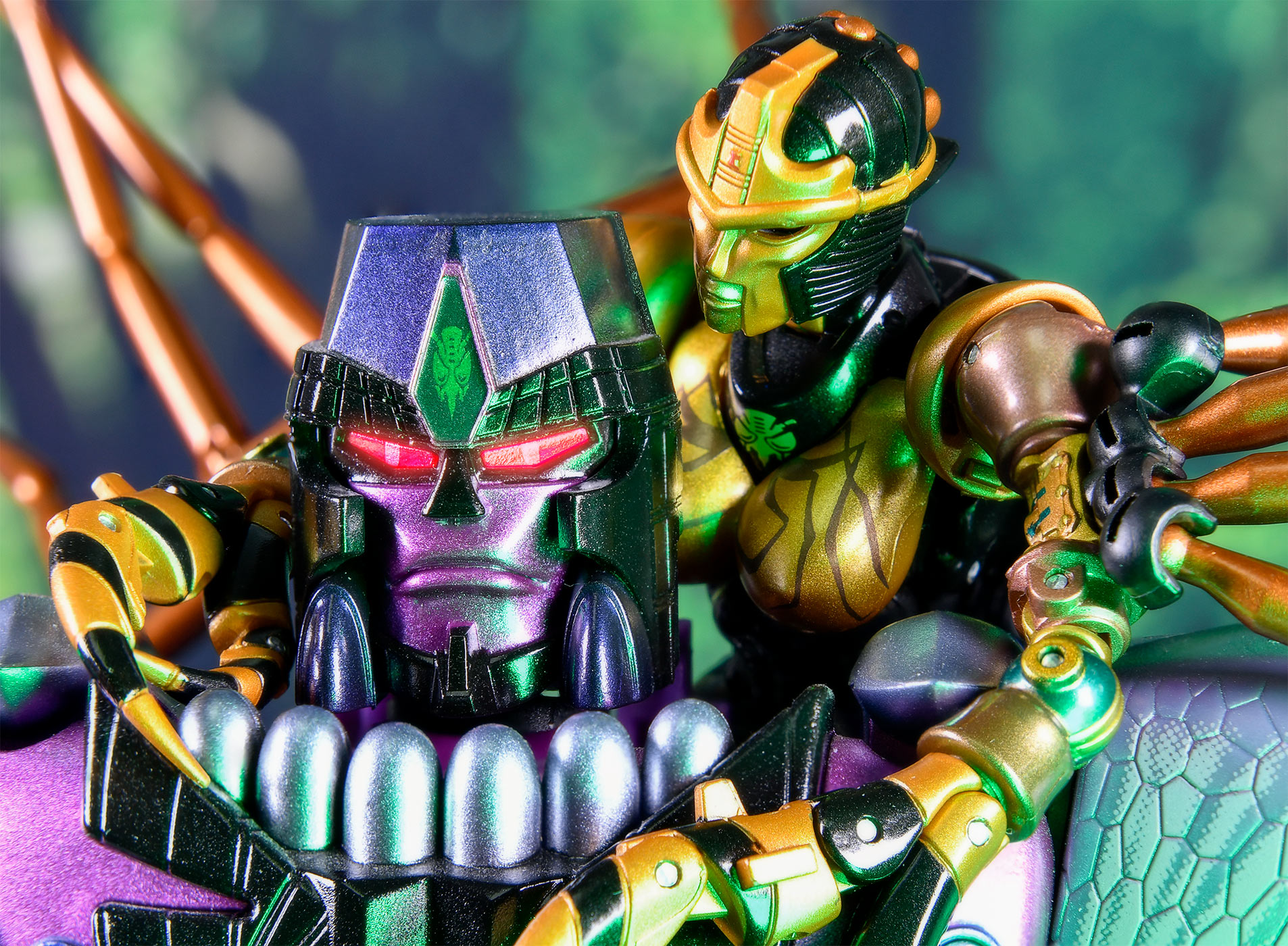 mp46 蜘蛛勇士是的,他很帅. 是的,他能变形. 是的,他是霸王龙!