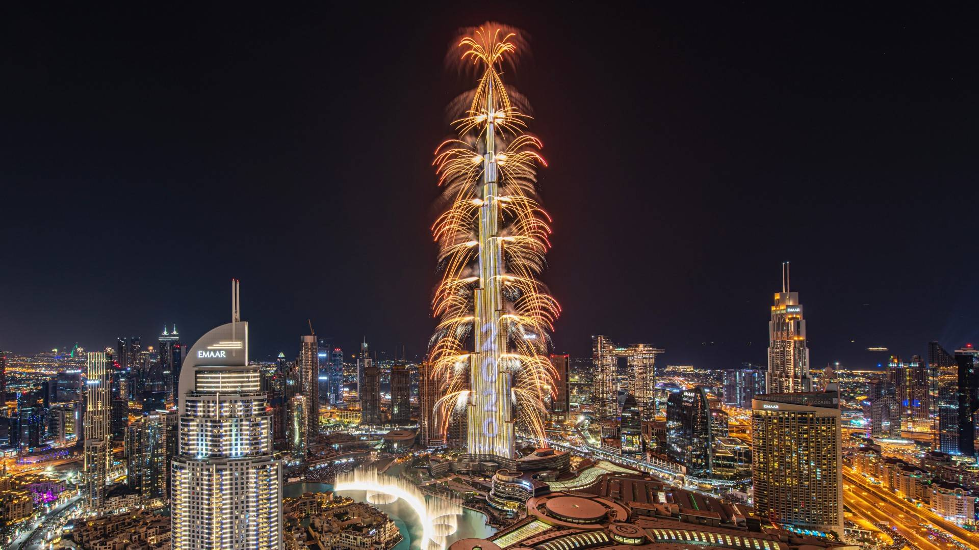 迪拜哈利法塔2020跨年灯光烟花秀火树银花漂亮至极还用中文送祝福新年