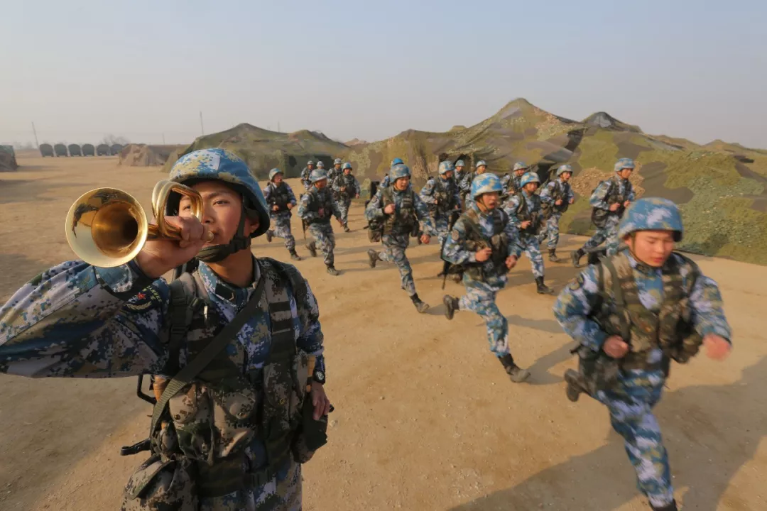 新春走军营丨海军陆战队某旅深蓝海疆从两栖尖兵到三栖精锐