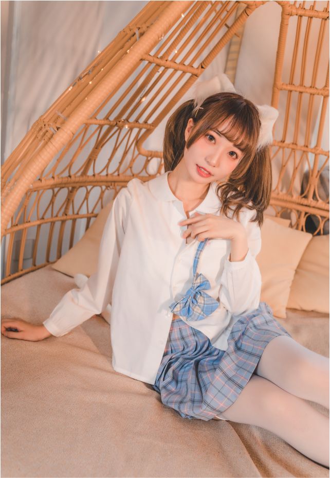 宅男妹子图穿上白色丝袜的jk小姐姐好可爱