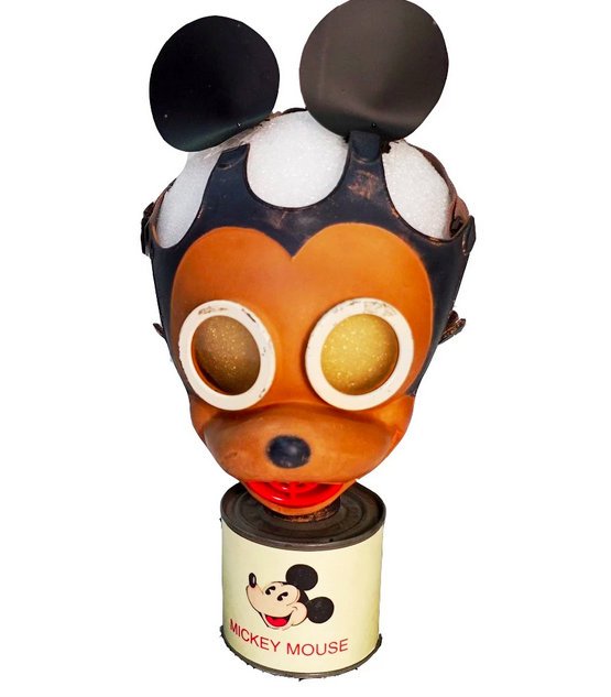 世界大战时期迪士尼公司生产的米老鼠儿童防毒面具