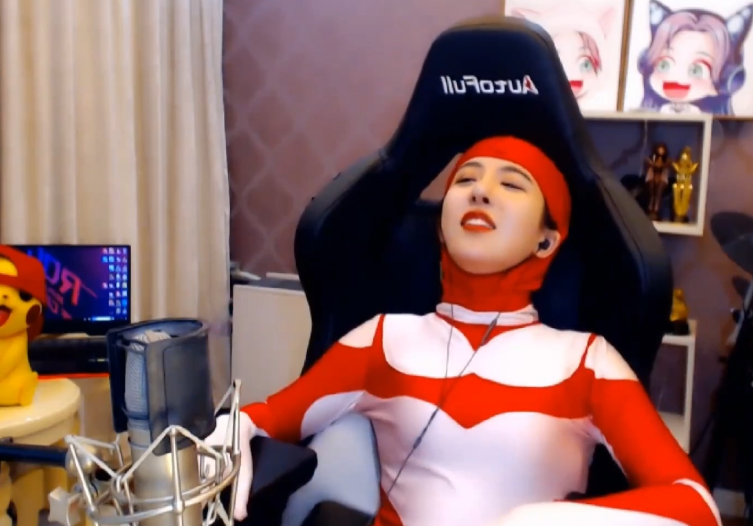 呆妹儿大跳热舞被超管扣分自称搞艺术网友周淑怡有对手了