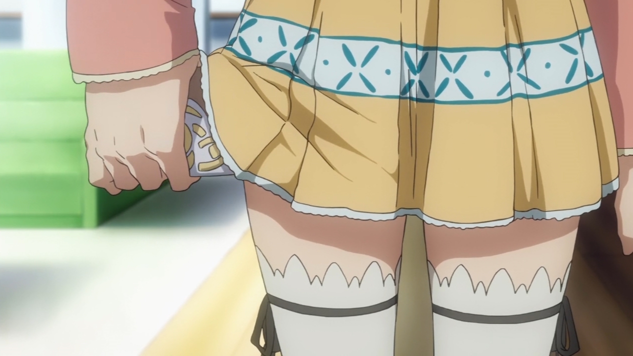 你永远不知道女生能从裙下掏出什么裤裆藏雷都是基本操作