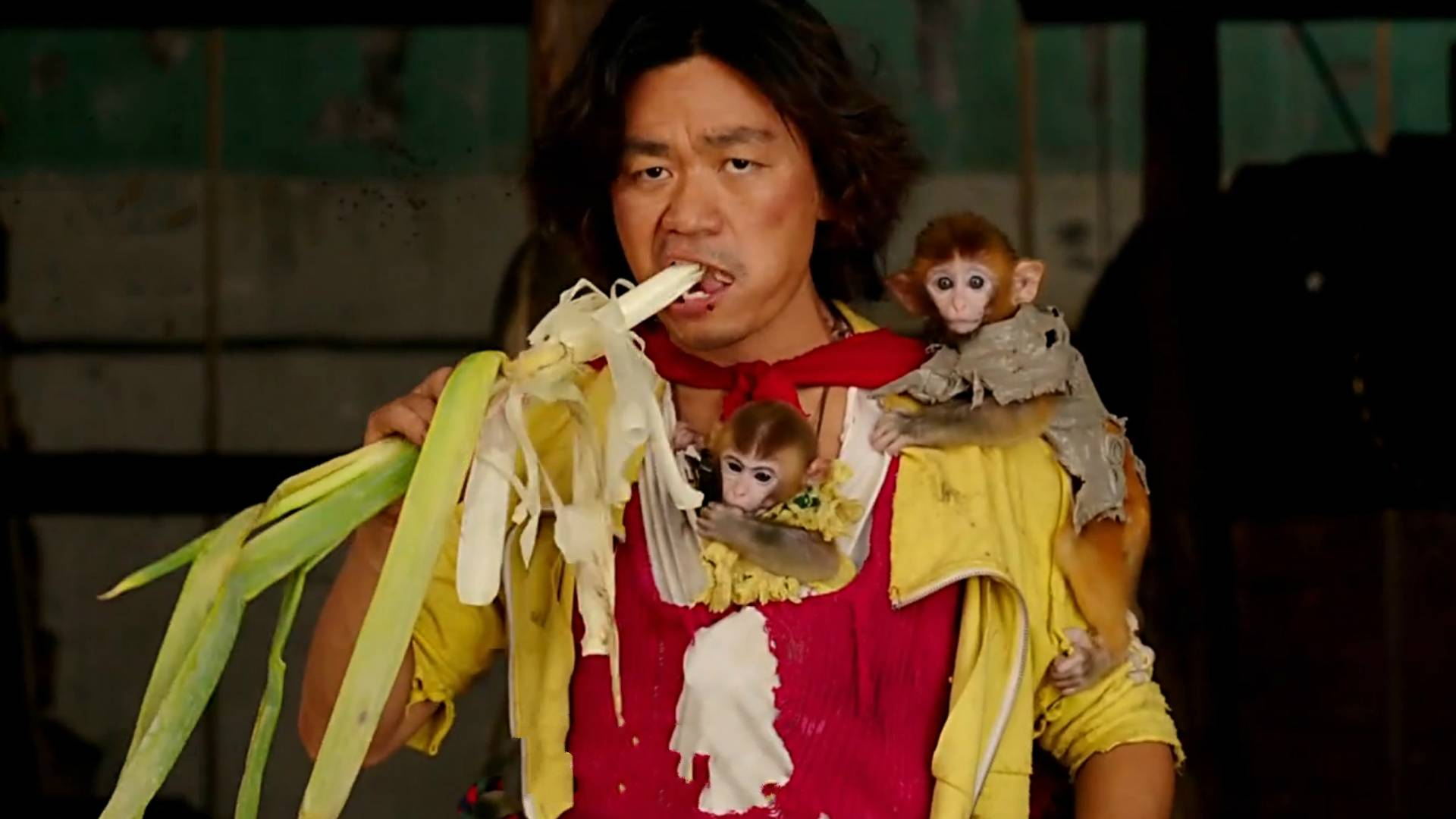 男主和猴子一起长大,发现自己是孙悟空的儿子,一部搞笑奇幻电影