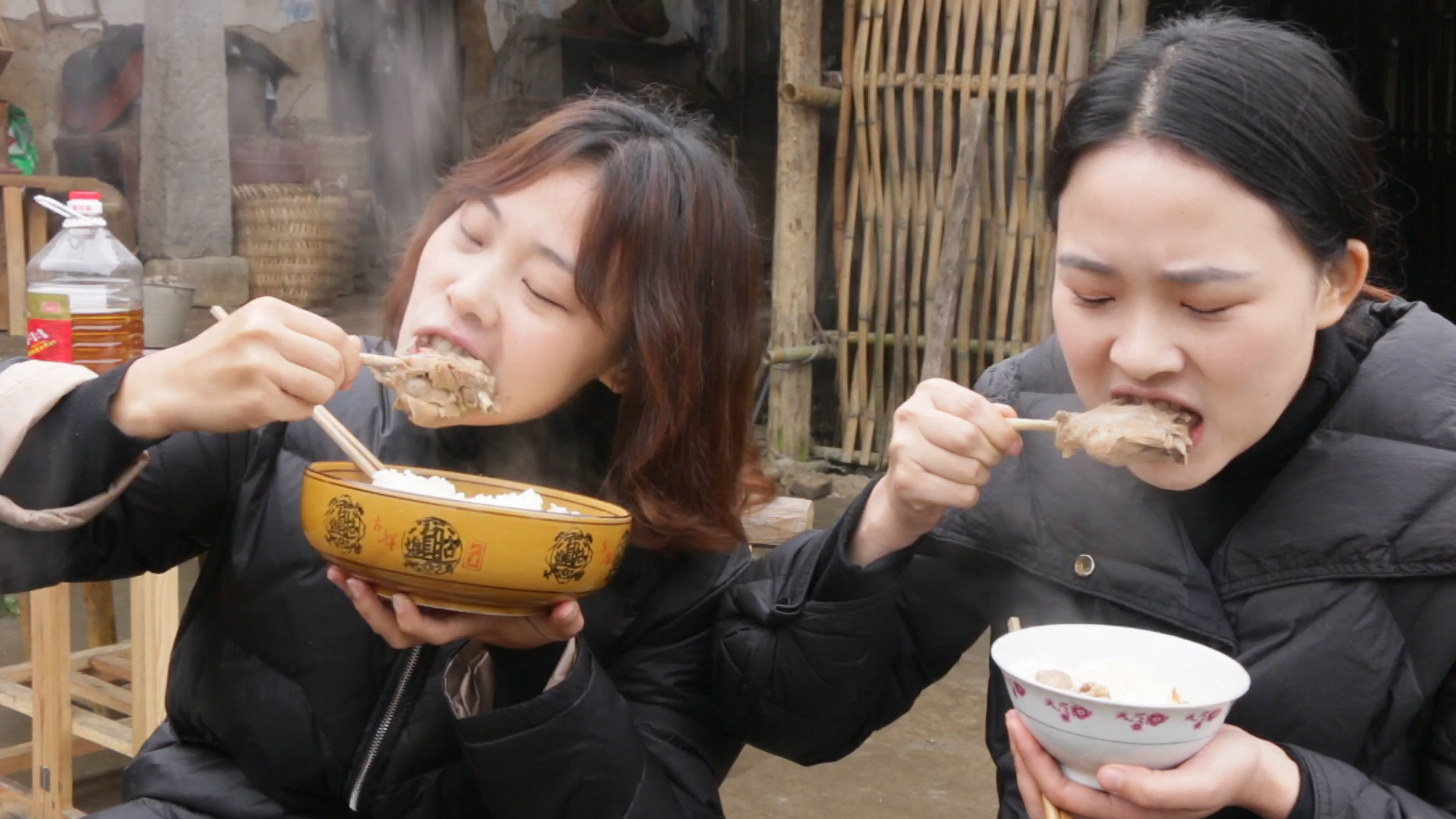 秋妹和姐姐做酸萝卜老鸭汤锅,酸辣开胃,大口吃肉大口刨饭,过瘾