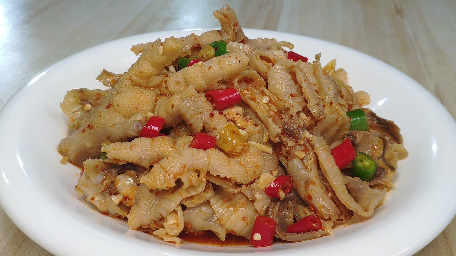 教你在家自制脱骨鸡爪,酸辣入味,软糯劲道,做好一大盘不够吃