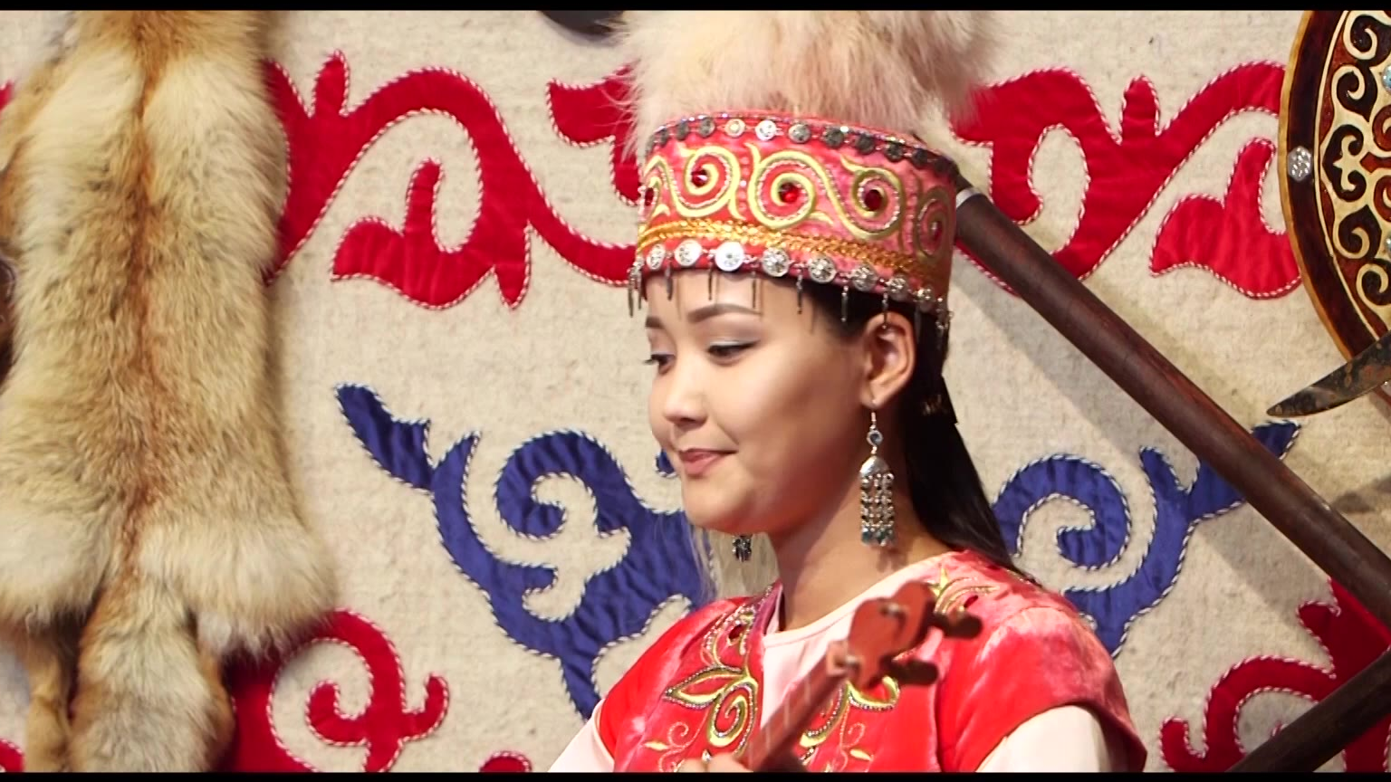 中亚歌手的传统弹唱2:玛依拉