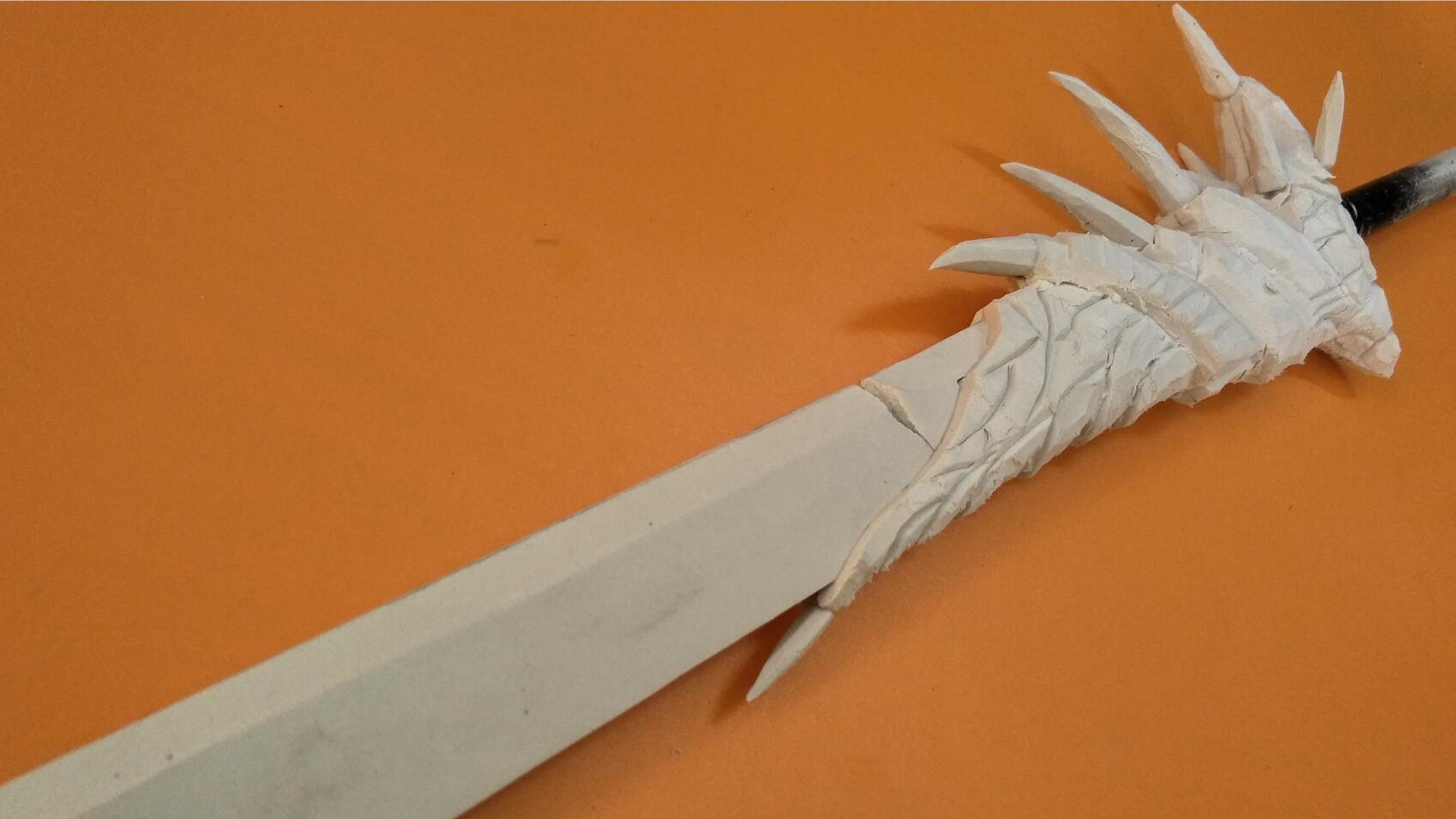 风之伊:手工打造怪物猎人雄火龙太刀,乱七八糟的雕刻手法