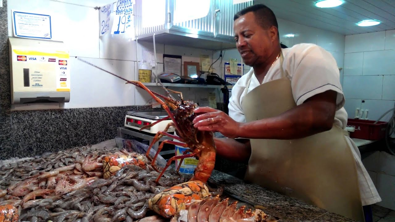 在葡萄牙购买龙虾,都要帮忙处理的,看看老板怎么处理龙虾!