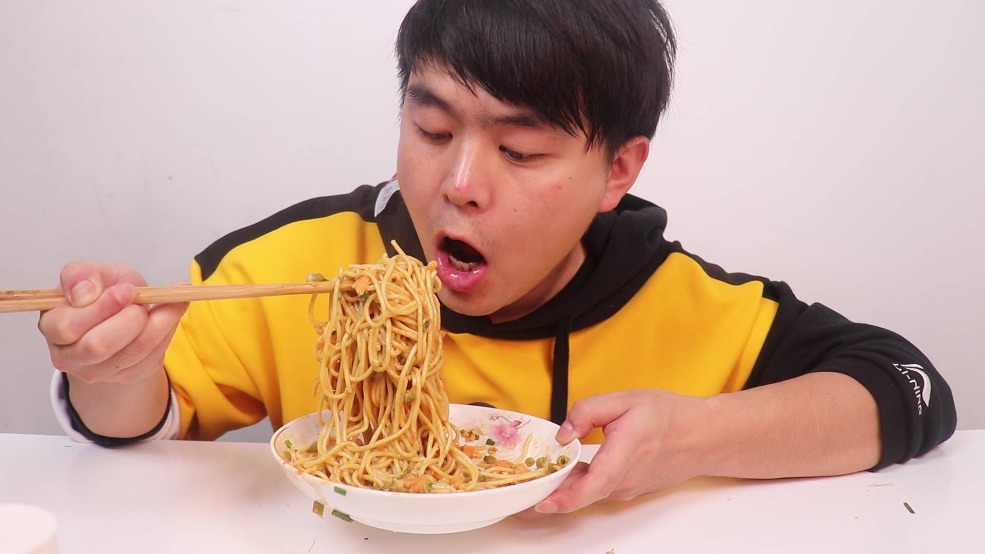 听说武汉热干面都卖爆了,不用着急,教你自制家庭版热干面