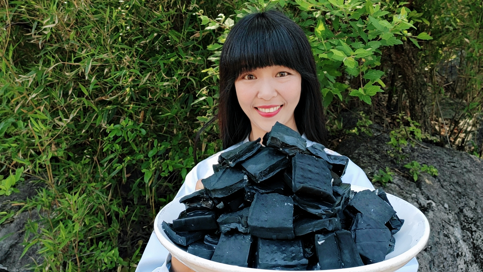 名扬天下臭豆腐,自己制作100块臭豆腐,看姑娘能吃多少块