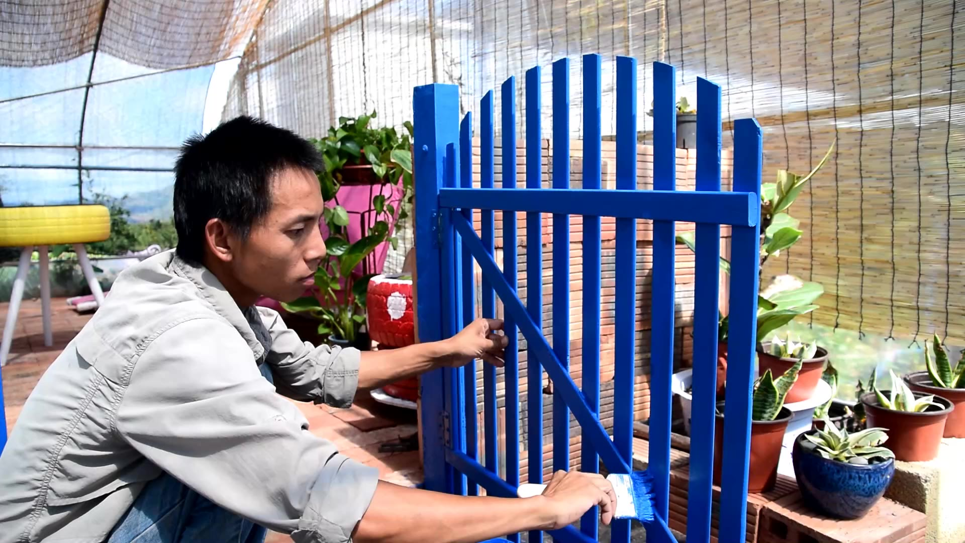 在农村创业给大棚里改造个小门