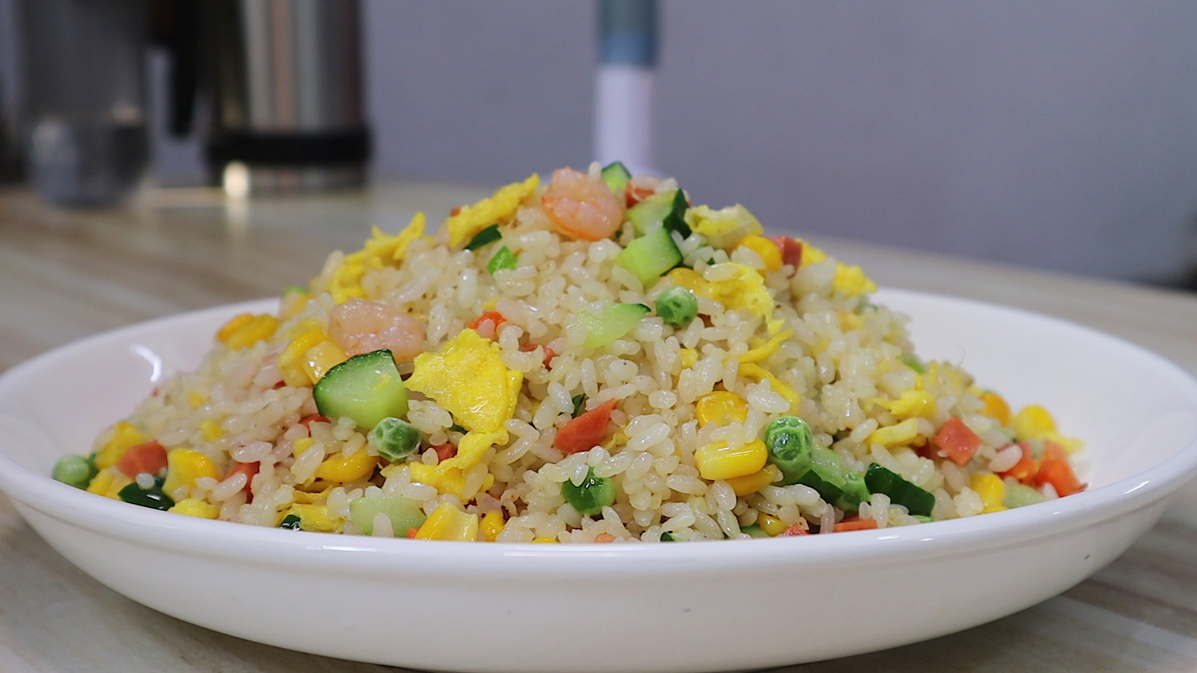 家常扬州炒饭的做法,米饭粒粒分明,用料简单家常,比蛋炒饭好吃