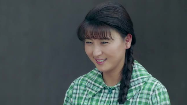 《兰桐花开》村委决定卖房引发两人争抢风波最后抽签决定