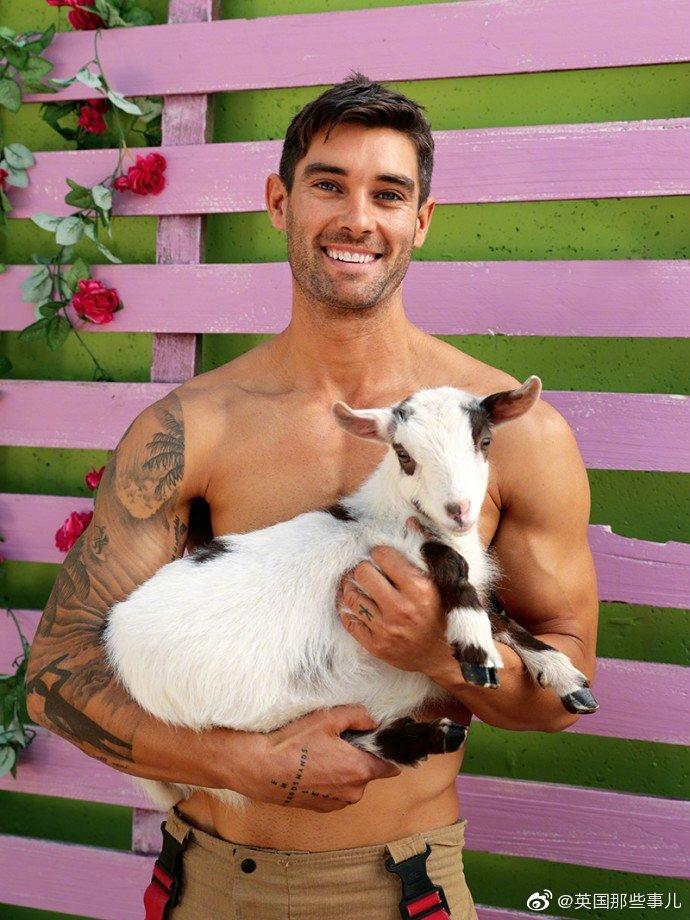 澳大利亚消防员2021年月历新鲜出炉肌肉猛男搭配可爱动物又来了