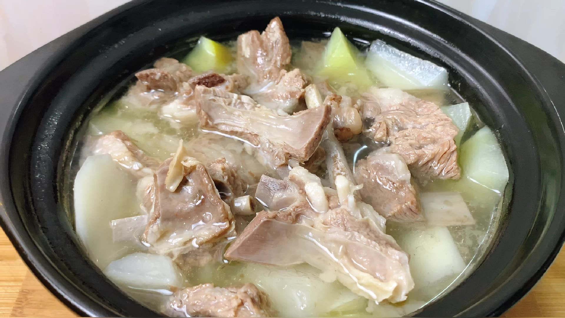 萝卜炖羊肉汤,记住不要直接炖,诀窍告诉你,不膻不腥,汤浓肉香