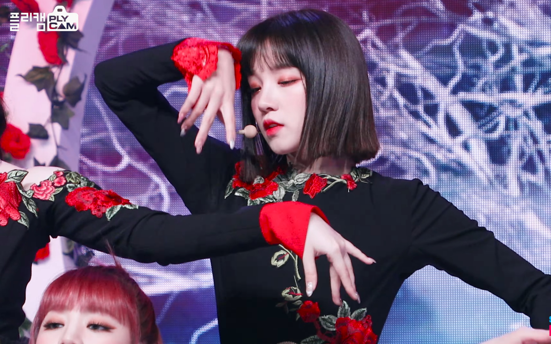 变身带刺的玫瑰gidle宋雨琦hwaa火花贴脸直拍