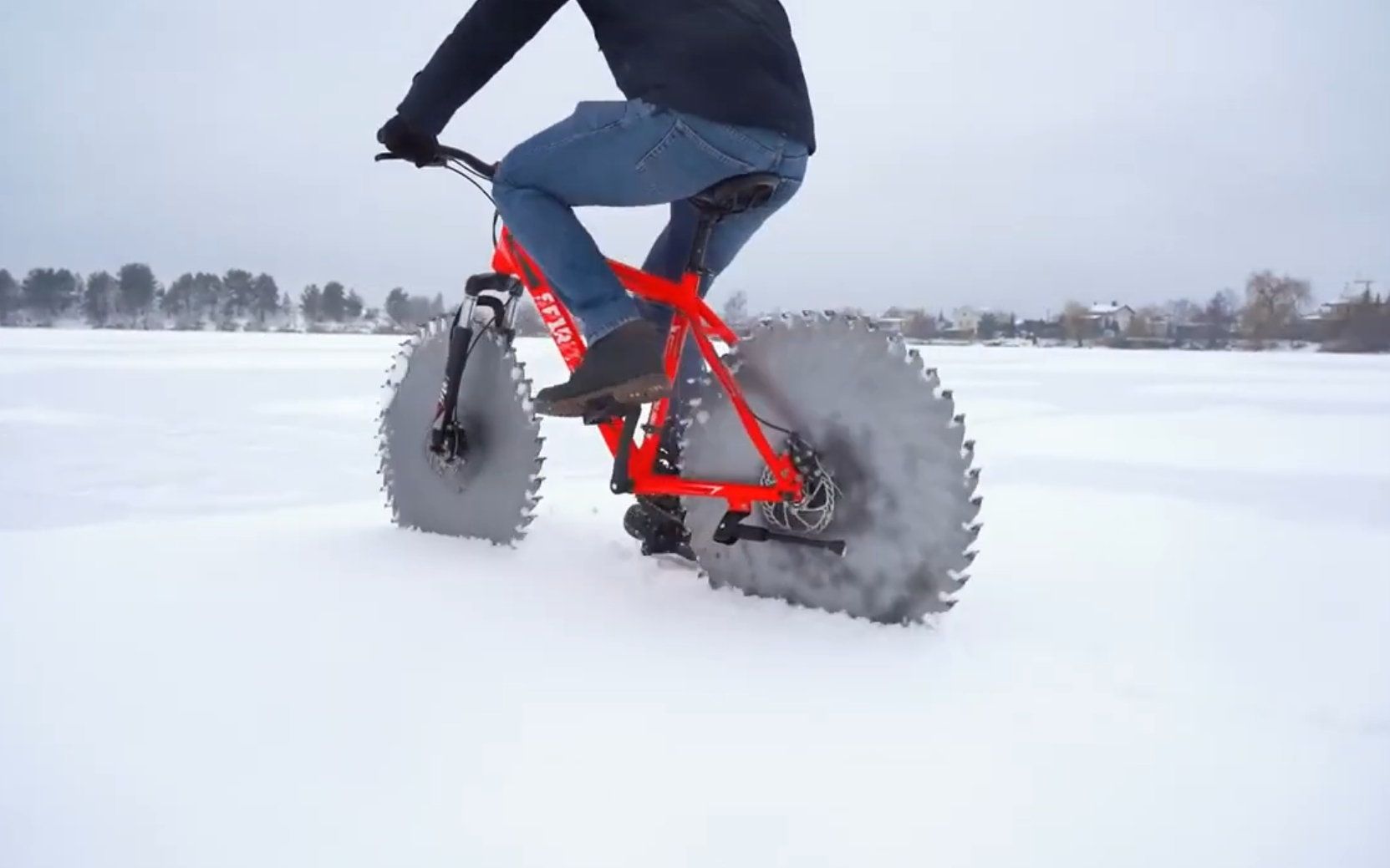 男子挑战雪地自行车（雪地自行车价格一览表） 夫君
挑衅
雪地自行车（雪地自行车代价
一览表） 自行车