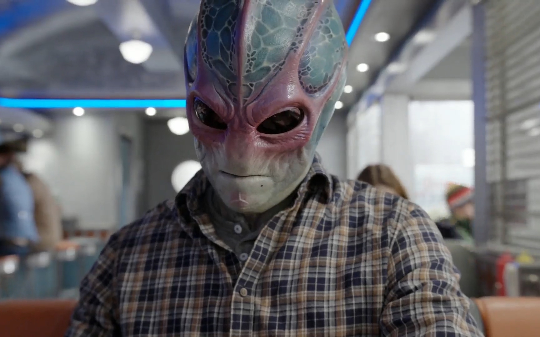 爆笑解说《外星居民》第七集,外星人来地球侵略,最后变成社畜太辛酸