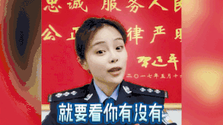 【每日平安406】猥琐男地铁扶梯上亲吻女子大腿,嚣张贼出狱第一天盗窃挑衅公安