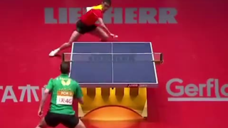 好家伙,乒乓球硬是玩成羽毛球