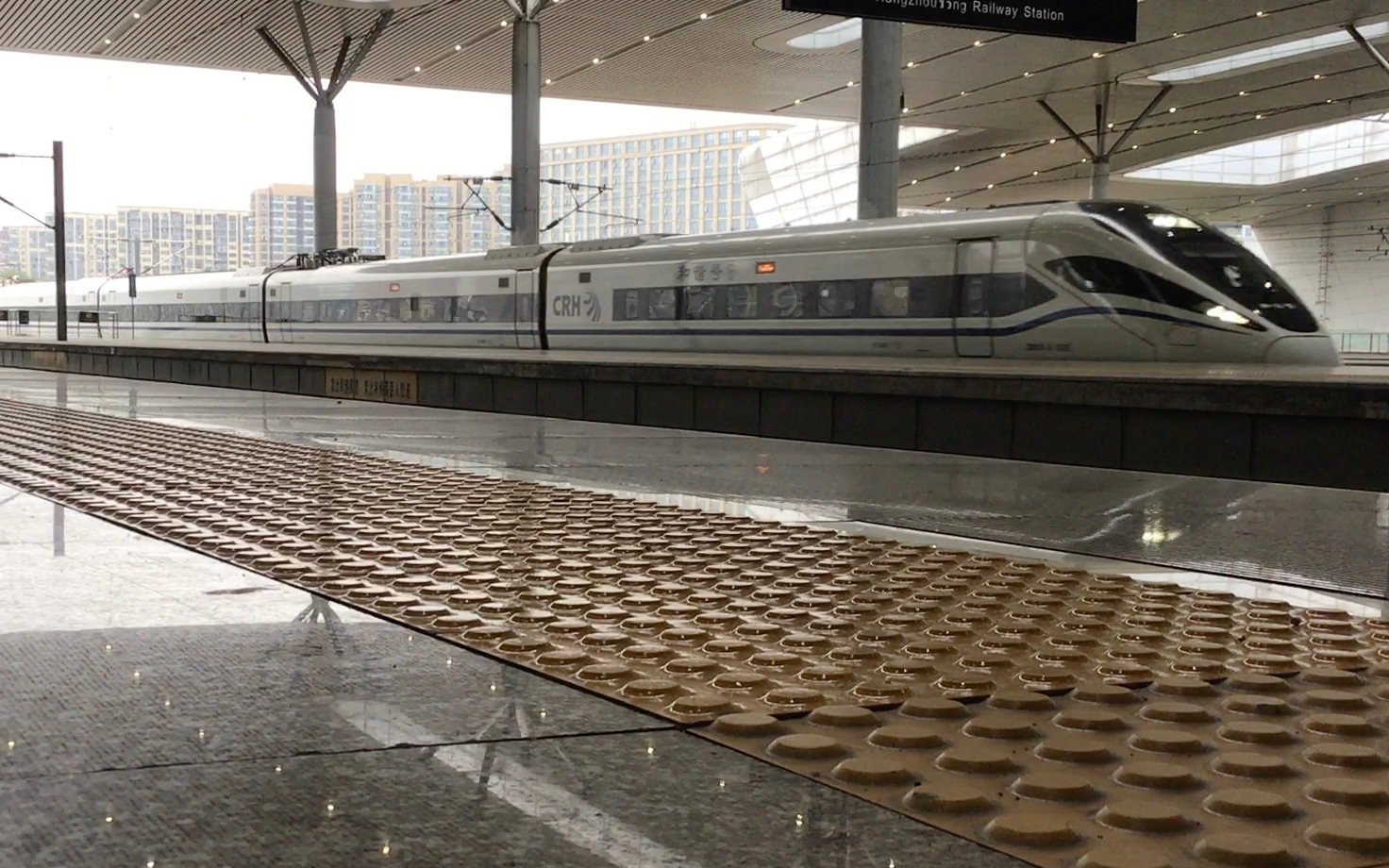 和谐号动车组家族中的crh1a-a为什么被叫做"萌地铁"?