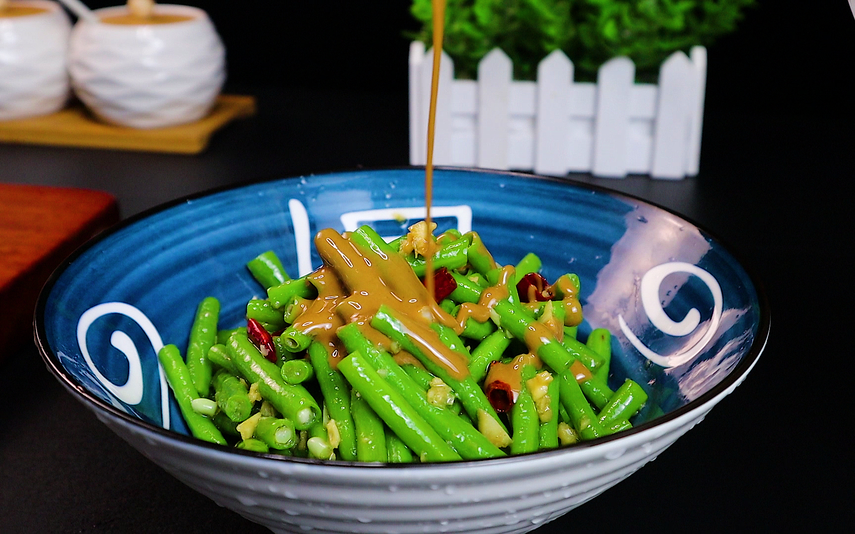 夏日美食少不了的麻酱豆角,脆嫩入味,爽口开胃