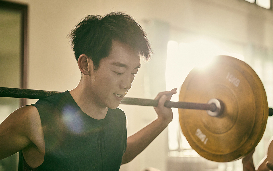 电影《超越》发布"真实热血"口碑特辑 郑恺曝隐藏彩蛋揭秘体育人的