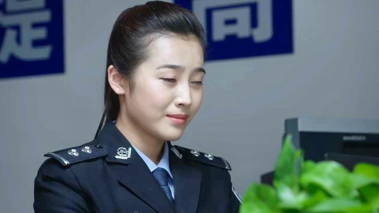 警察锅哥: 简凡面试出奇招, 说美女面试官是大学同学, 应该回避